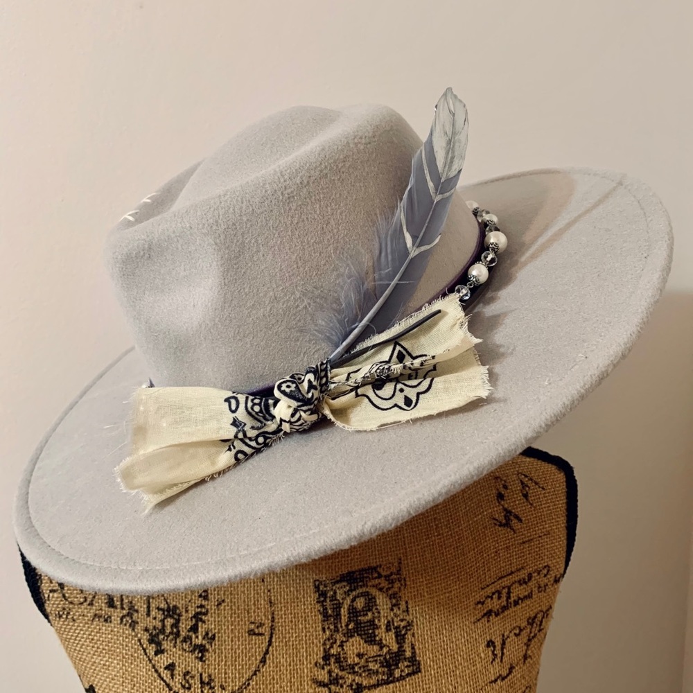 GREY FELT WIDE BRIM FEDORA HAT